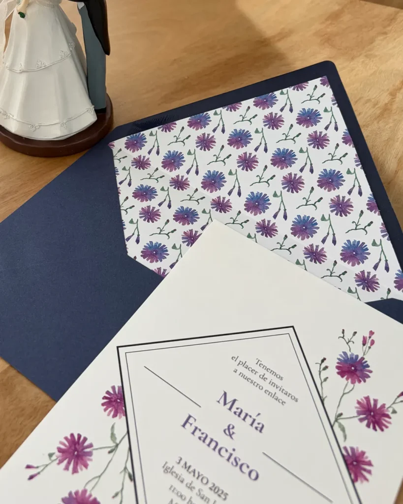 Invitación de Boda Acuarela 030 - Invitación y sobre forrado, detalle