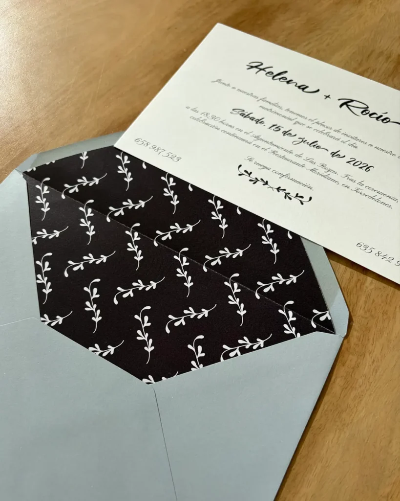 Invitación de Boda Clásica 015 - Invitación y sobre forrado, detalle